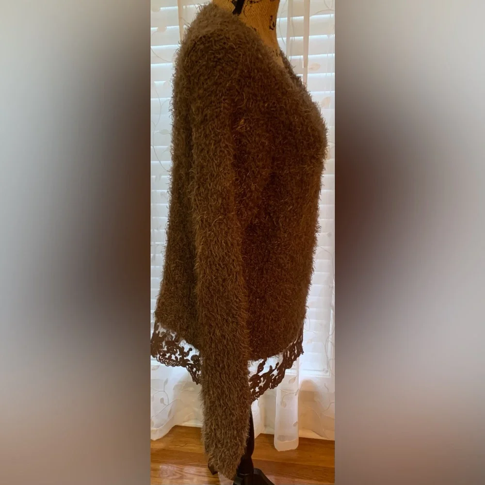 Olivia Sky Owl Taupe Eyelash Sweeter with Lace Bottom Trim Size L NWT - Picture 5 of 9